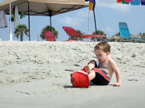 beach-sawyer-bucket-feet beach-sawyer-bucket-feet